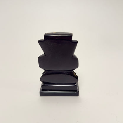 Handgeschnitzte mexikanische Figur aus schwarzem Obsidian mit Perlmutt