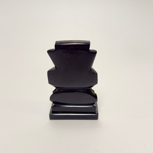 Handgeschnitzte mexikanische Figur aus schwarzem Obsidian mit Perlmutt