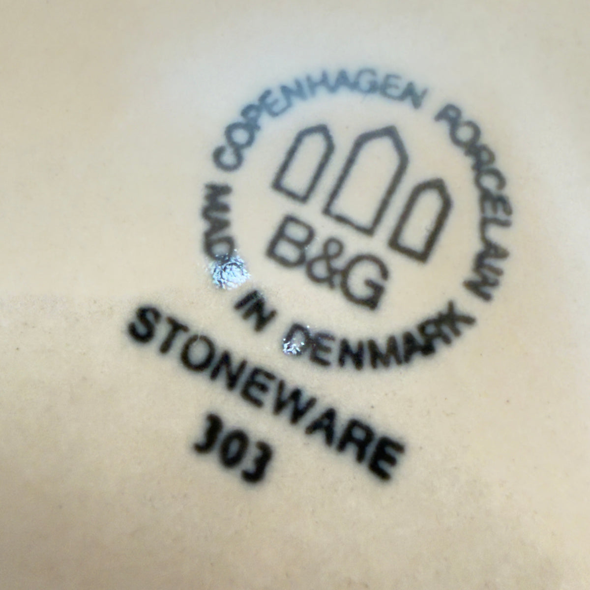 Bing & Grøndahl Steingut 302 und 303 – Sahnekännchen und Zuckerdose mit Deckel – Vintage-Steingut