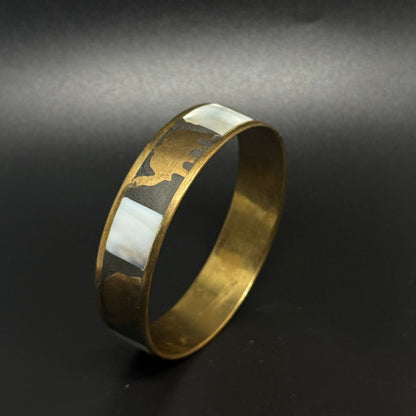 Vintage-Messingarmband mit Perlmutt und Elefanten