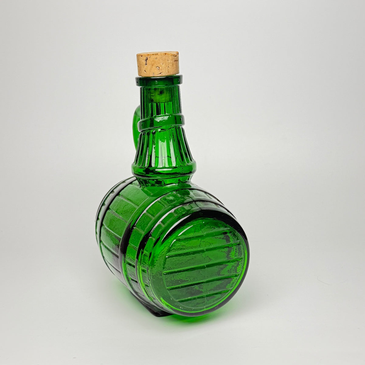 Belgische Vintage Karaffe aus grünem Glas – Tonnenform