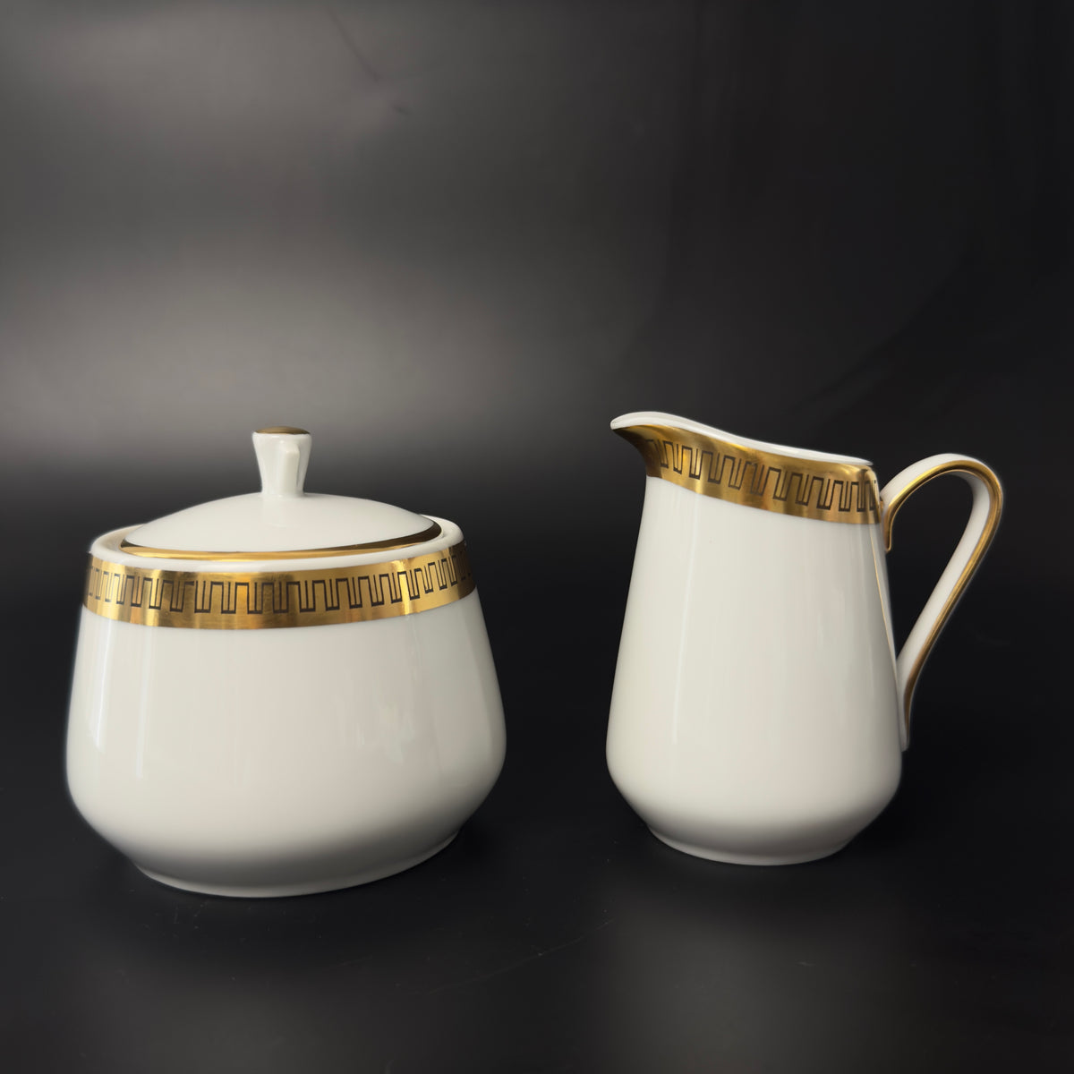 Lyngby porcelæn flødekande og sukkerskål med guldkant
