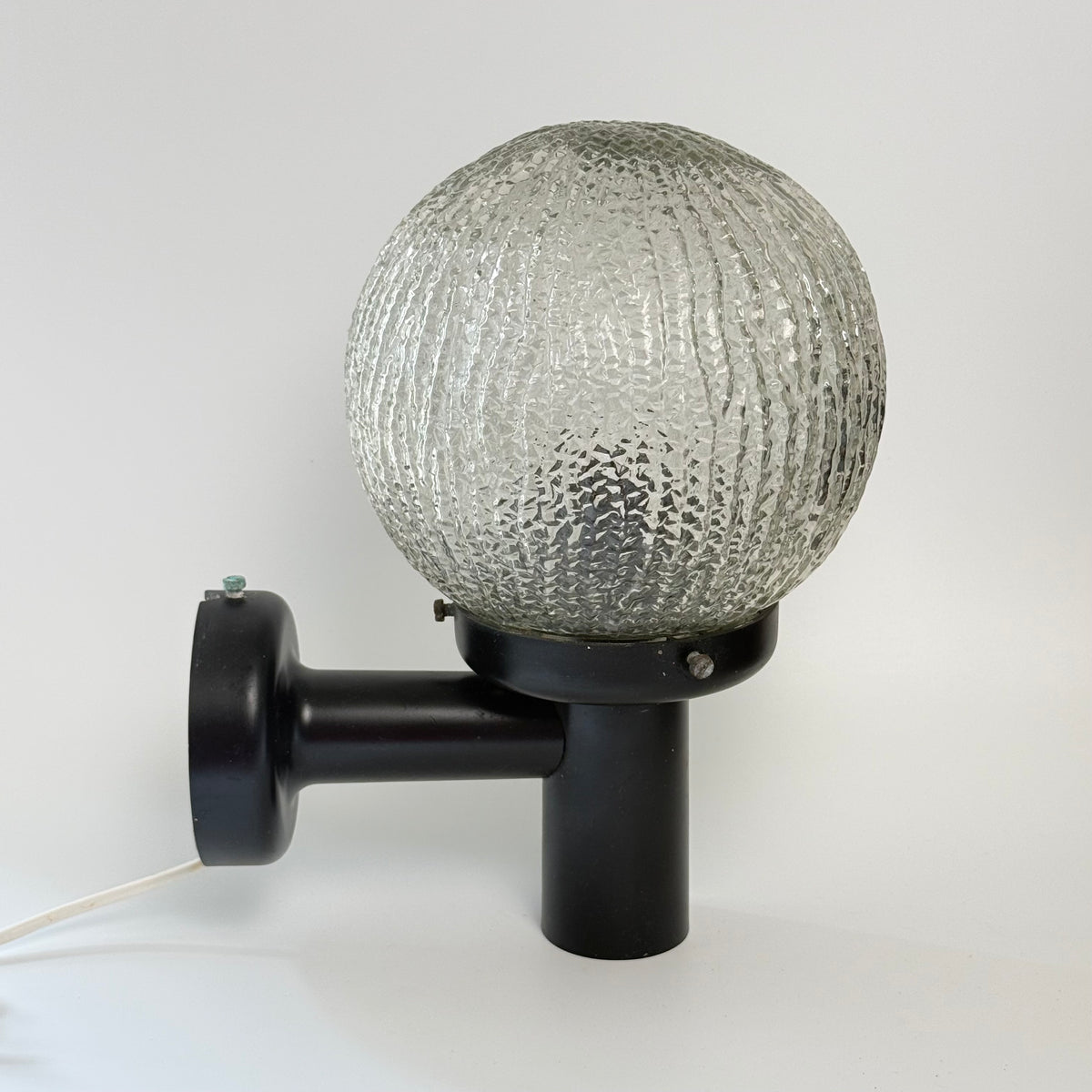 2 Vintage Außenwandleuchten – E.S. Horn Ice Ball