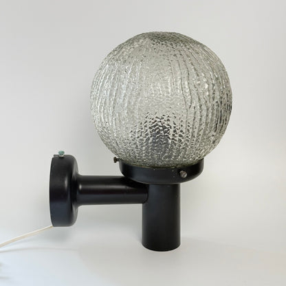 2 Vintage Außenwandleuchten – E.S. Horn Ice Ball