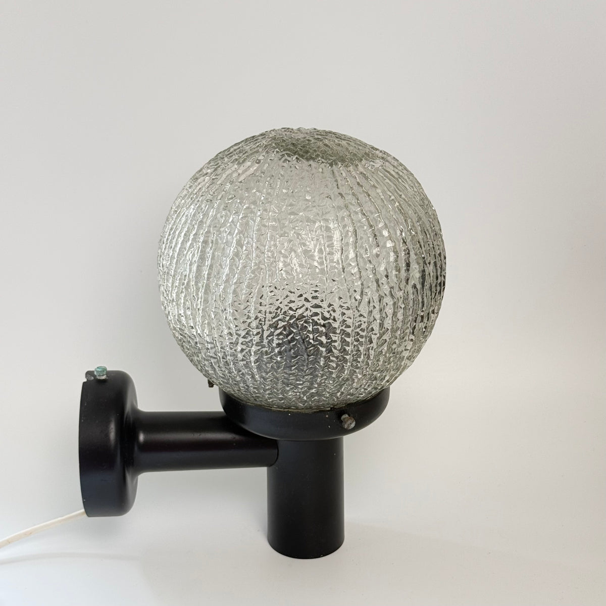 2 Vintage Außenwandleuchten – E.S. Horn Ice Ball