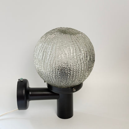 2 Vintage Außenwandleuchten – E.S. Horn Ice Ball