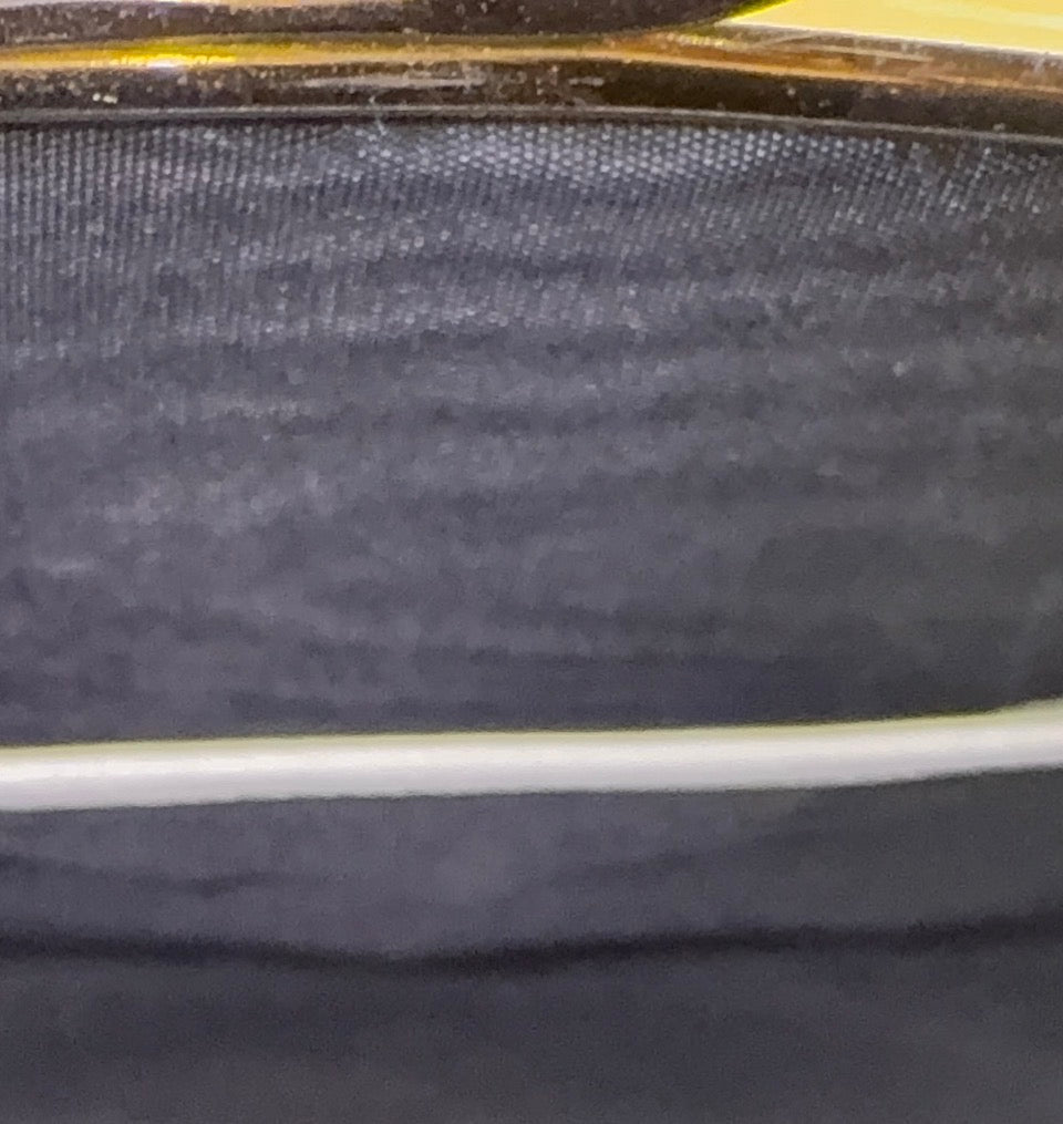 Wunderschöne weiße Lederclutch mit Handgelenkriemen – 1960er