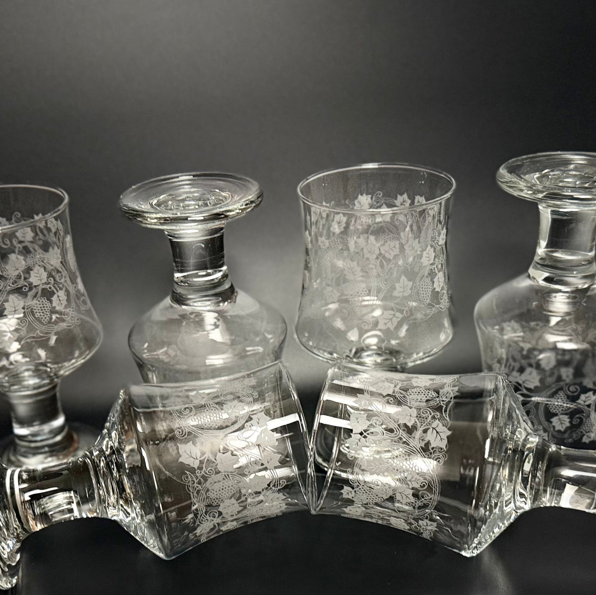 Flotte store Bacchus glas med ætset vinranke