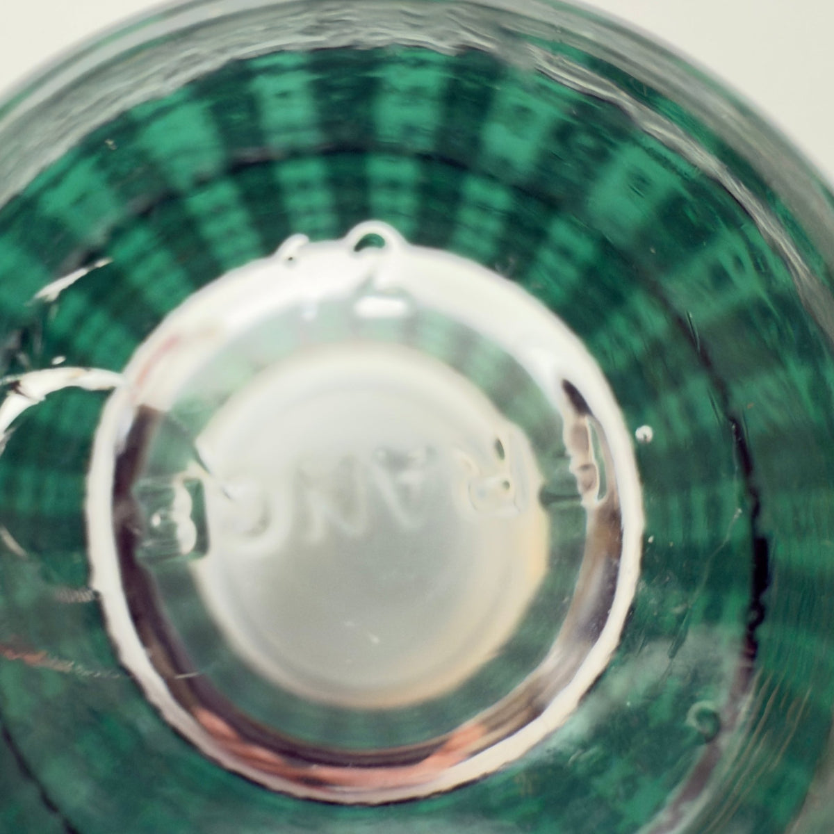 Franske vintage shotglas i farvet glas med skotskternet dekor – 5 stk - Frøken Lilly
