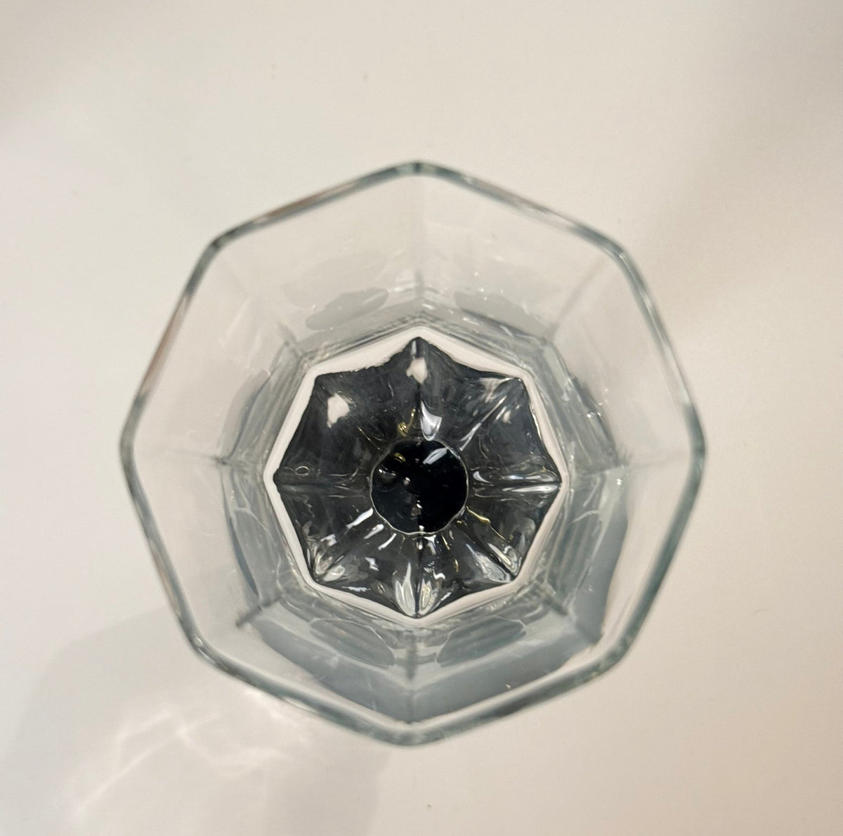 Luminarc Octime rødvinsglas med sort stilk — fransk retrodesign fra 80’erne - Frøken Lilly