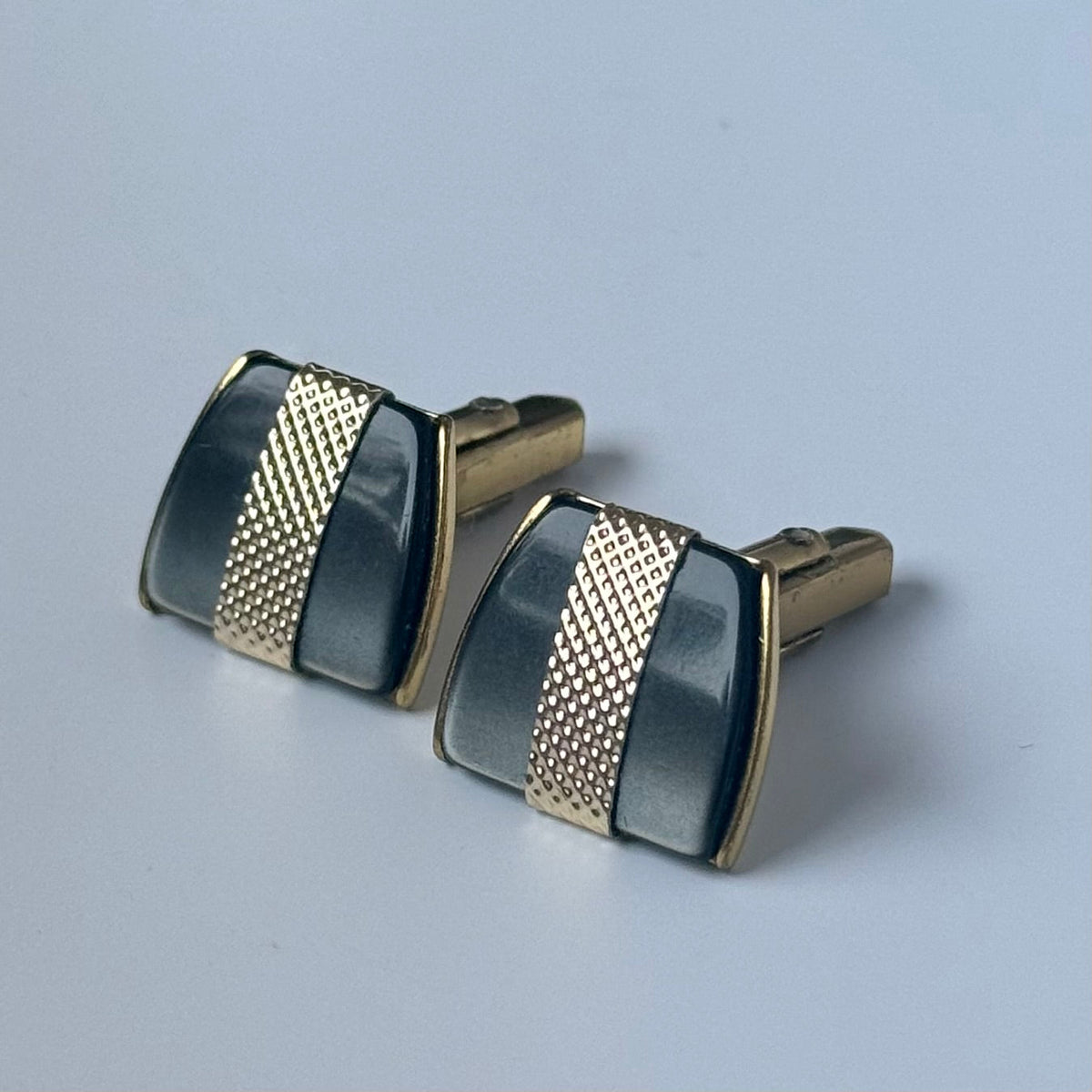 Nu-Lok vintage manchetknapper med perlemorsindlæg og guldfarvet metal - Frøken Lilly