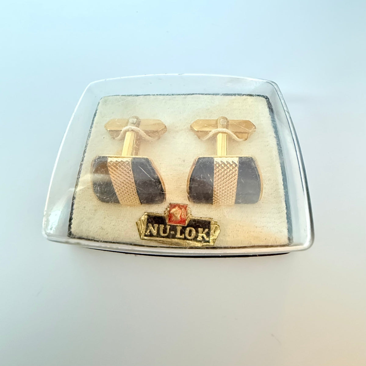 Nu-Lok vintage manchetknapper med perlemorsindlæg og guldfarvet metal - Frøken Lilly