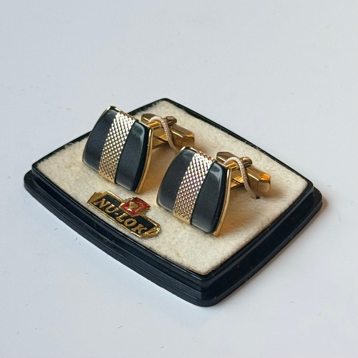 Nu-Lok vintage manchetknapper med perlemorsindlæg og guldfarvet metal - Frøken Lilly