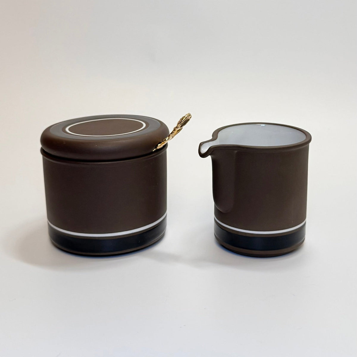 Sukkerskål og flødekandesæt fra Hornsea Pottery Contrast – England, 1978 - Frøken Lilly