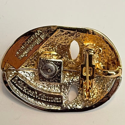 Svensk design broche med dobbelt maske – MärkesMännen / Electrolux Wascator - Frøken Lilly