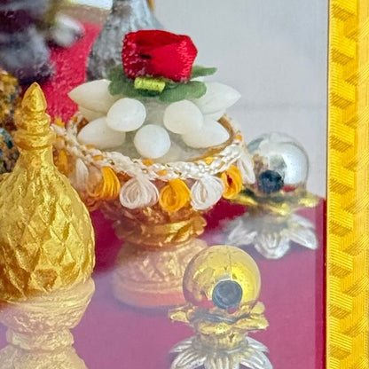 Thailandsk Phra Phuttha Chinnarat Buddha i montre - Frøken Lilly