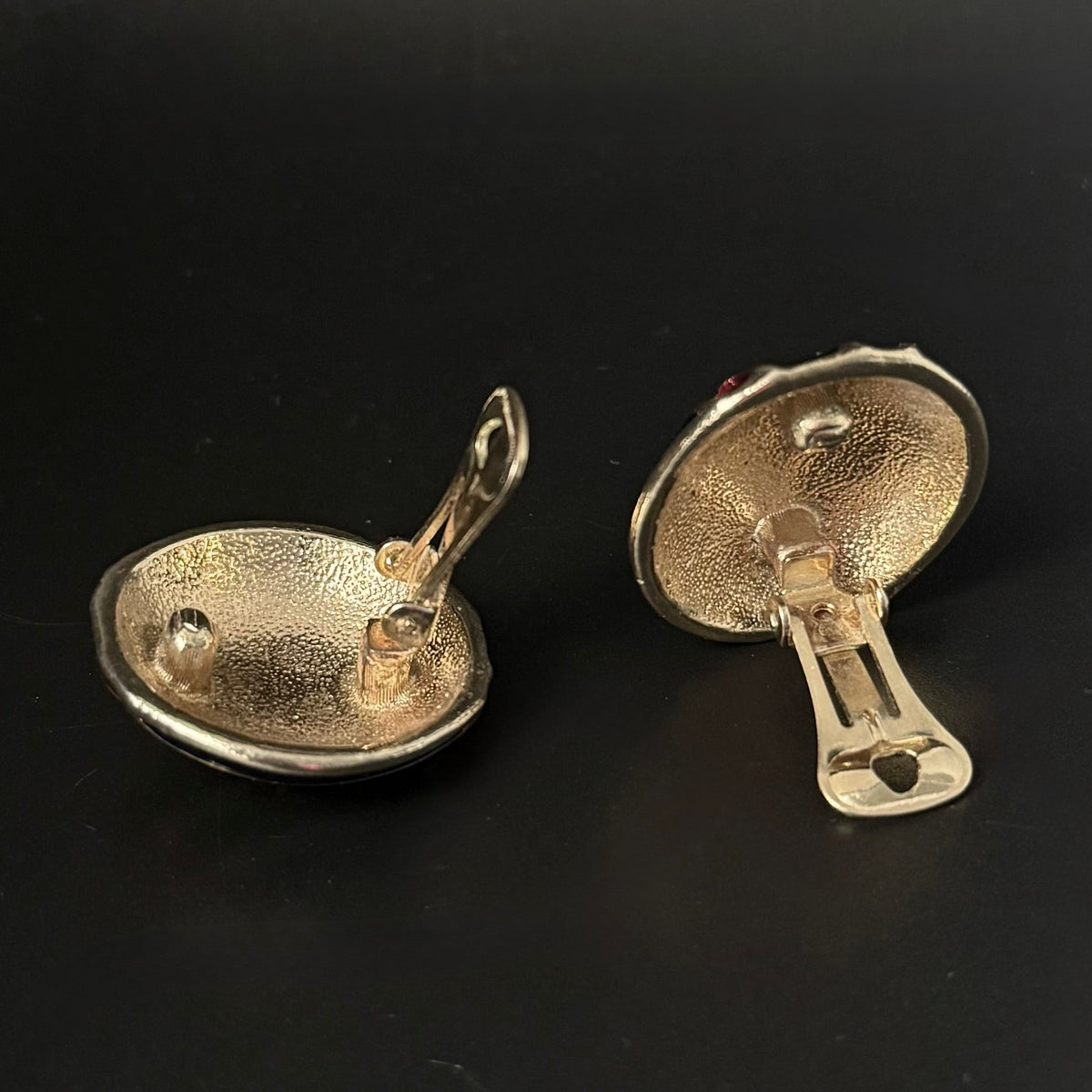 Vintage clip - on øreringe med poured glass i blå, rød og grøn – 80’er design - Frøken Lilly