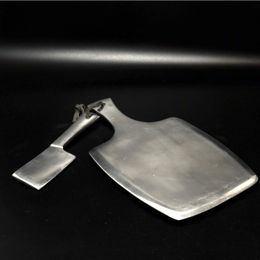 Vintage ostebræt med ostespade i aluminiumslegering - Frøken Lilly
