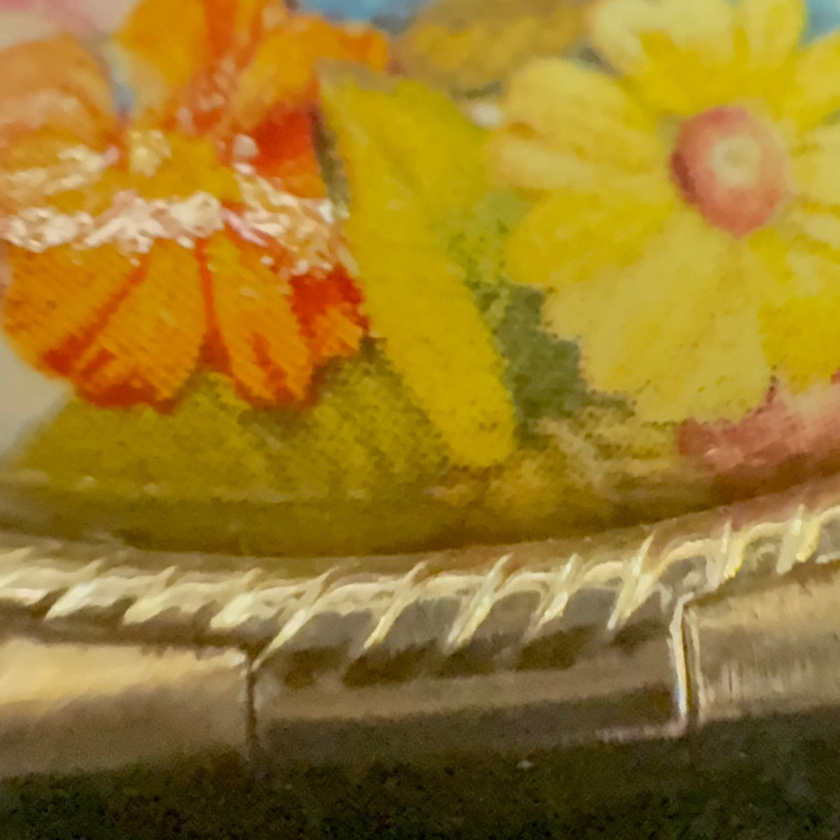 Vintage pilleæske/smykkeæske med porcelænslåg og blomster - Frøken Lilly
