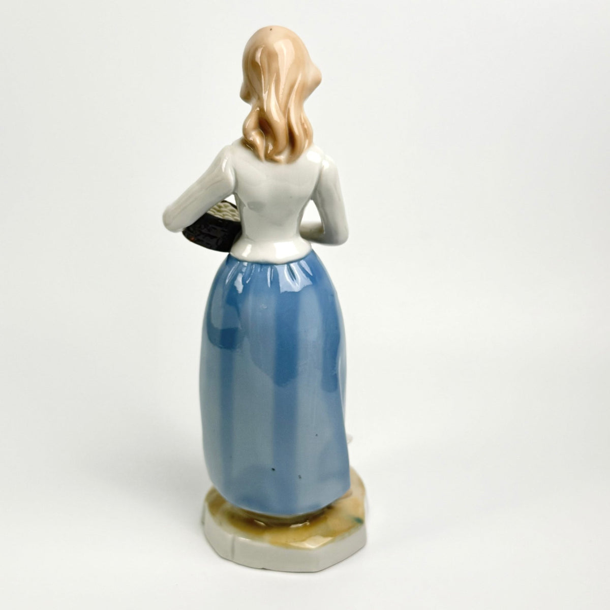 Vintage porcelænsfigur – kvinde med gås og kurv – 24 cm - Frøken Lilly