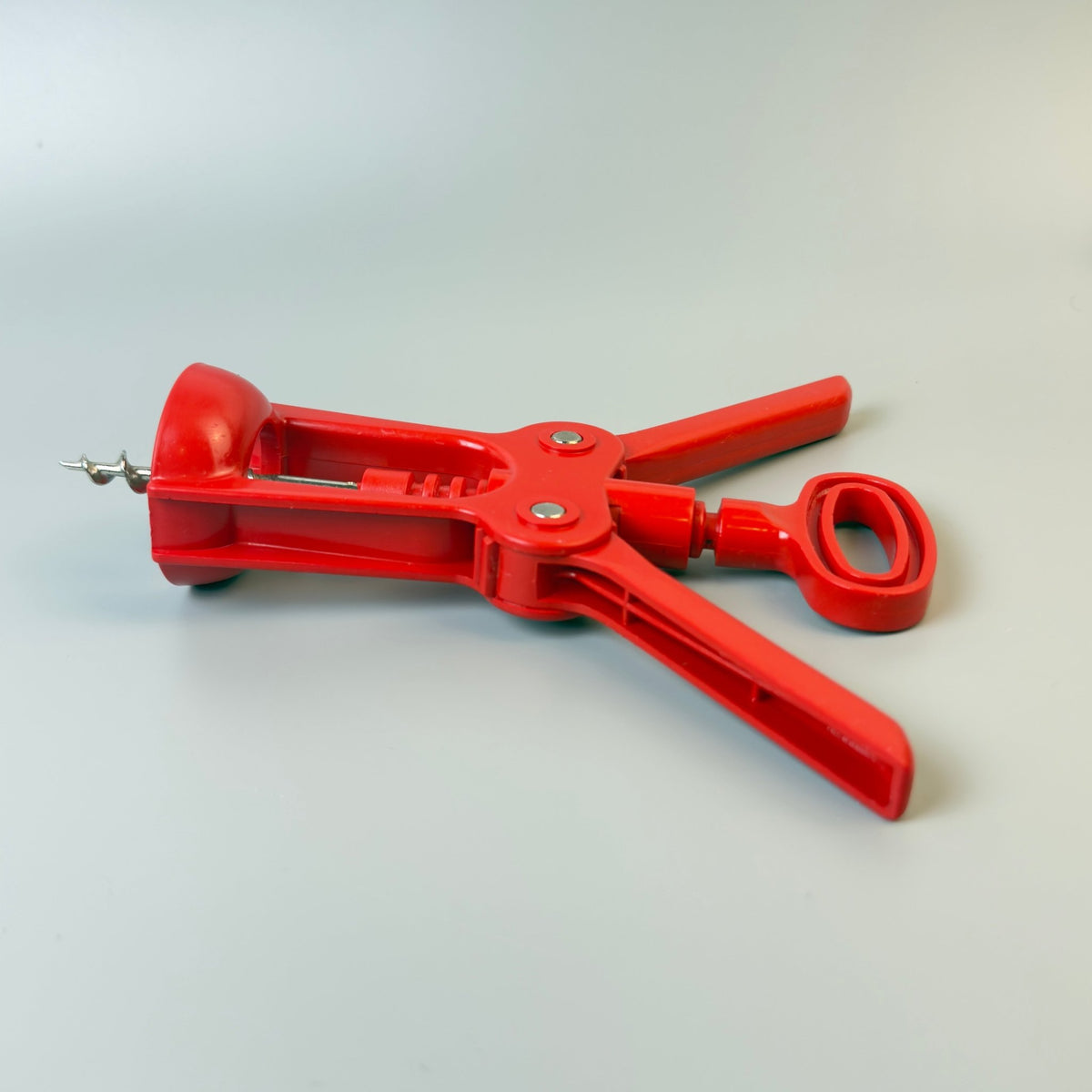 Vintage Scaroni italiensk vingeproptrækker i rød plast – klassisk vinoplukker - Frøken Lilly