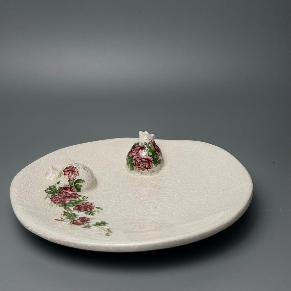 Vintage smykkefad i krakeleret fajance med rosedekor og granatæbler - midcentury - Frøken Lilly