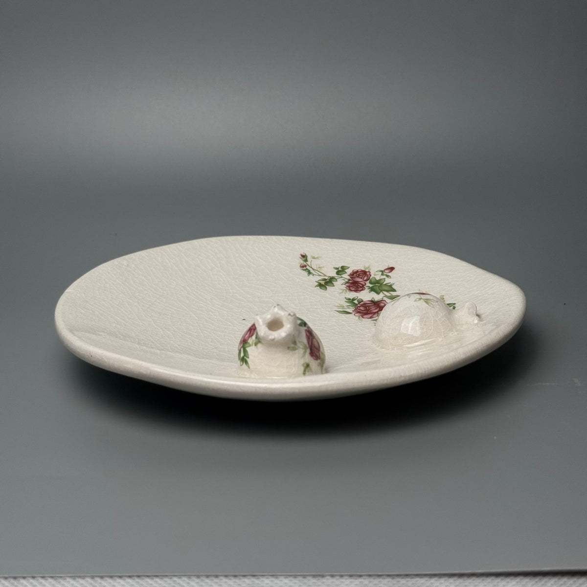 Vintage smykkefad i krakeleret fajance med rosedekor og granatæbler - midcentury - Frøken Lilly
